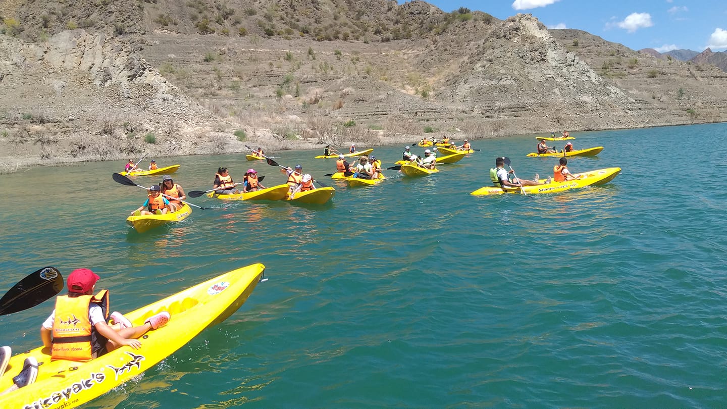 Foto de actividades de kayak en el embalse de Punta Negra